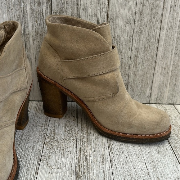 UGG Australia Brienne Beige Suede Ankle Heel Boots - Picture 8 of 10